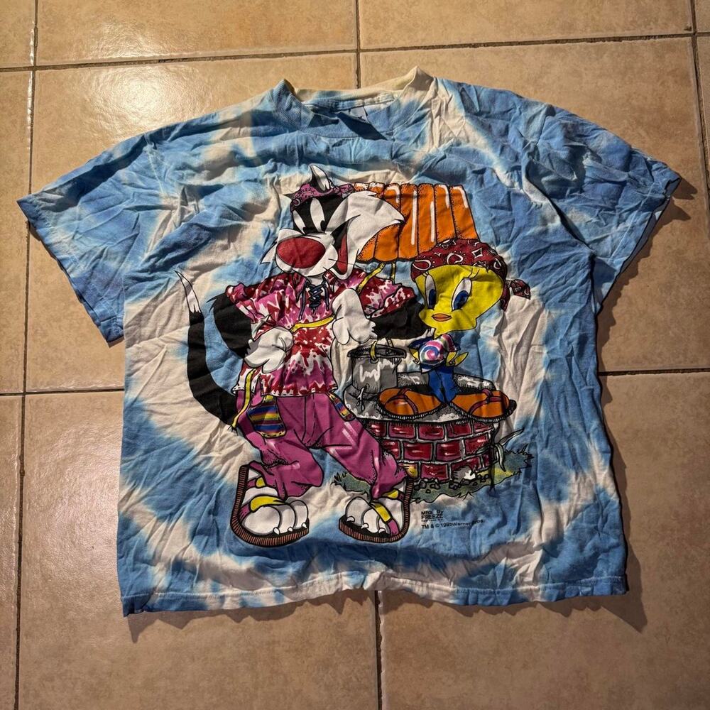 Vintage 90s looney tunes t shirt Size L in Mens
